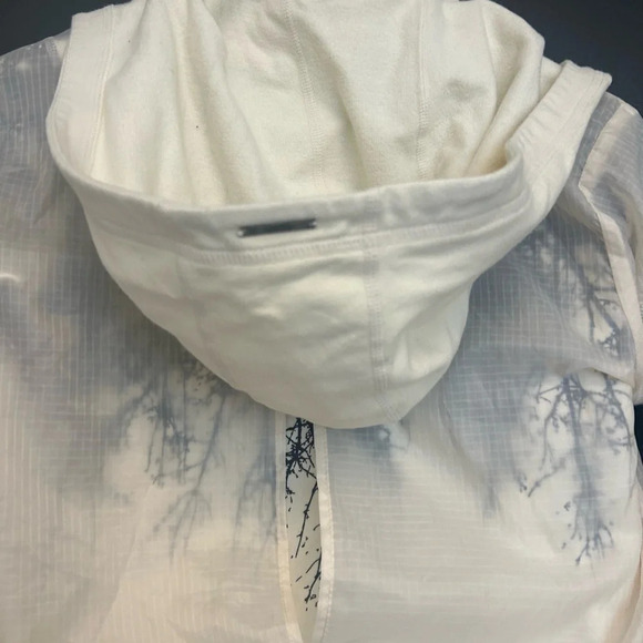 Lululemon Elemental bomber size 4 very rare in mint/newish condition - Picture 4 of 11